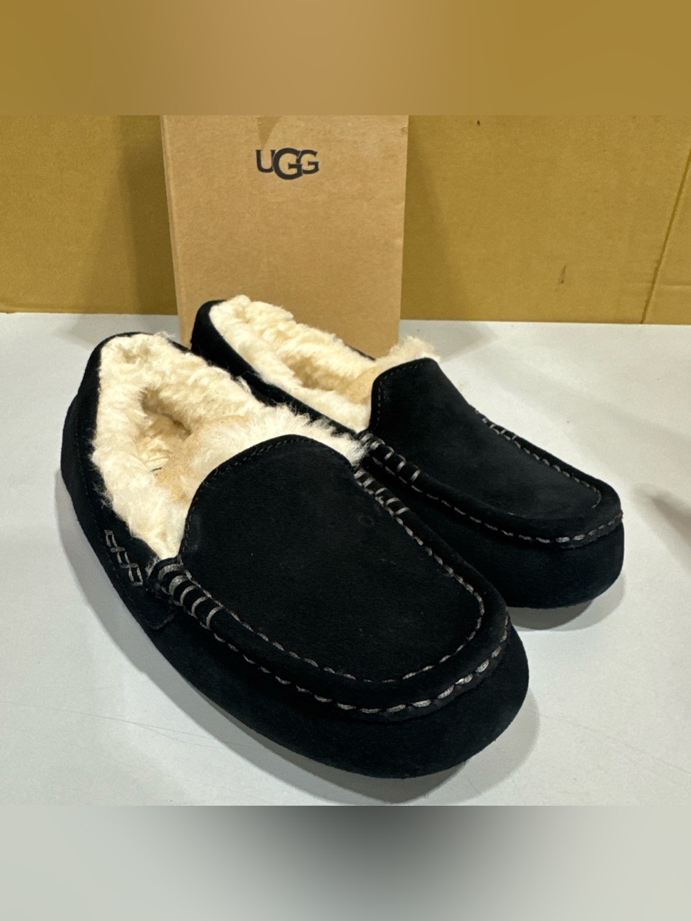 UGG Women’s Ansley Black Suede Shearling-Lined Slip-On Moccasins size 7